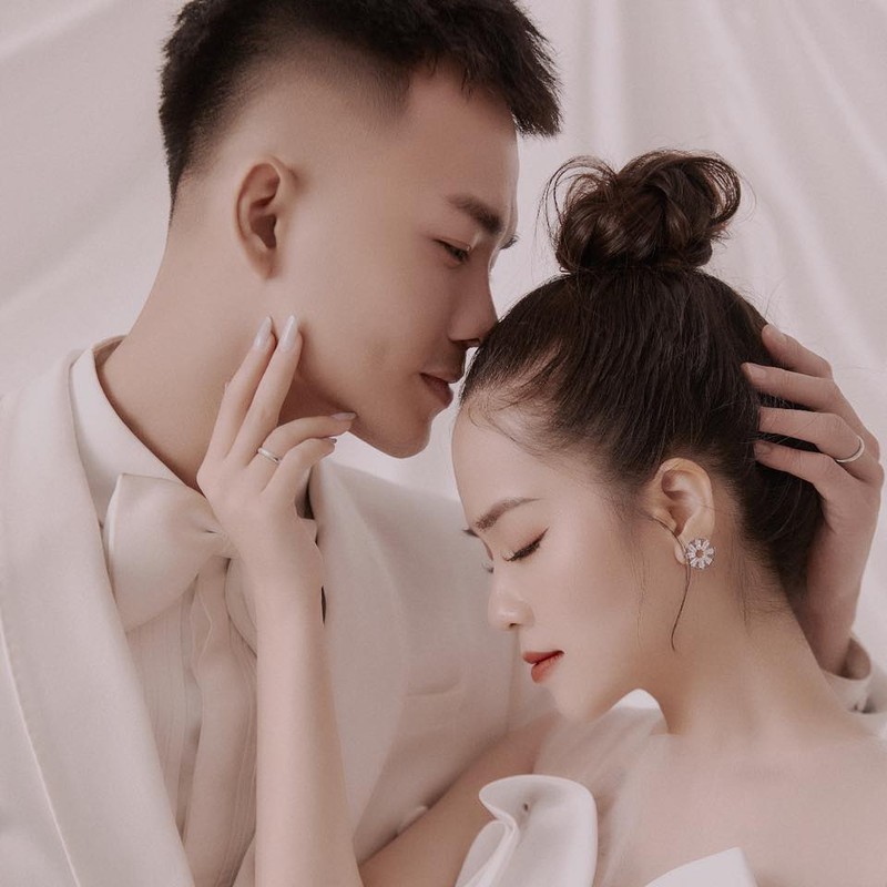 Chia tay Quang Hai, “co chu tiem nail” nhan sac ngay cang thang hang-Hinh-2