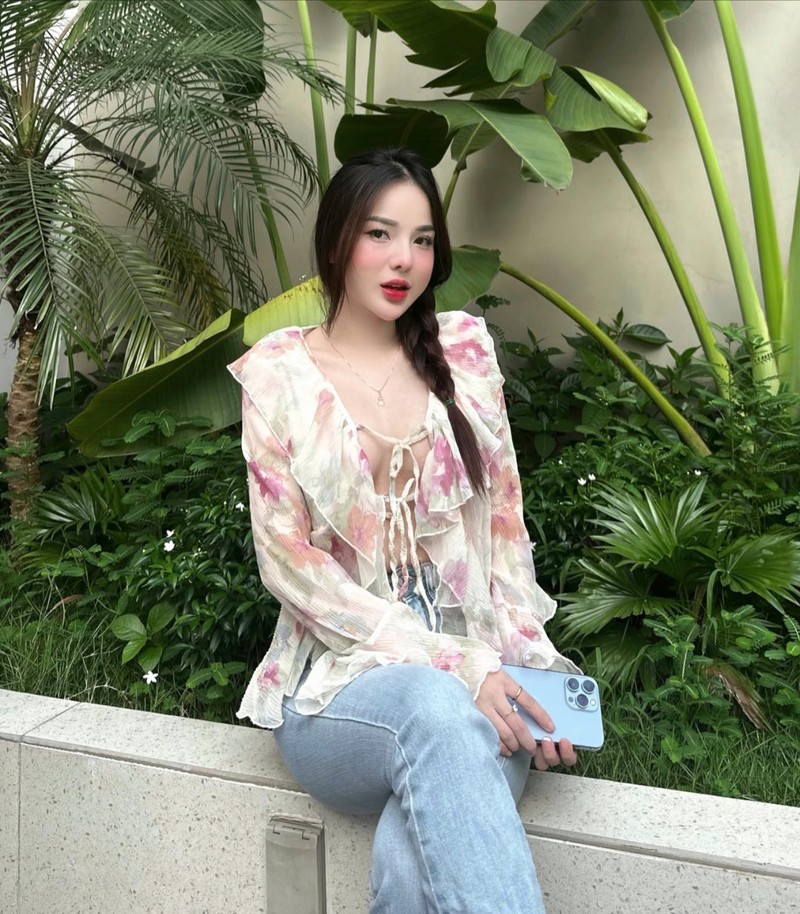 Hot girl DJ Sai thanh chuong mac goi cam o noi dong nguoi-Hinh-4