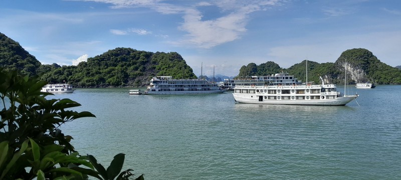 Hon dao nam nghieng la mat, khach ru nhau giai nhiet o Ha Long-Hinh-6