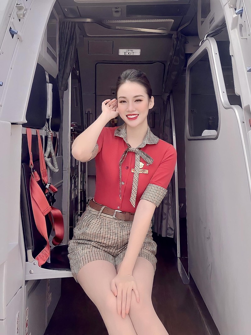 Tiếp viên hàng không tiết lộ điều bí mật của đồng phục váy ngắn