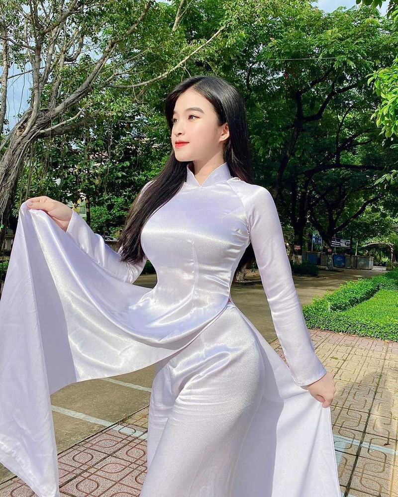 Nu sinh Viet duoc khen mac gi dep nay nho body dong ho cat