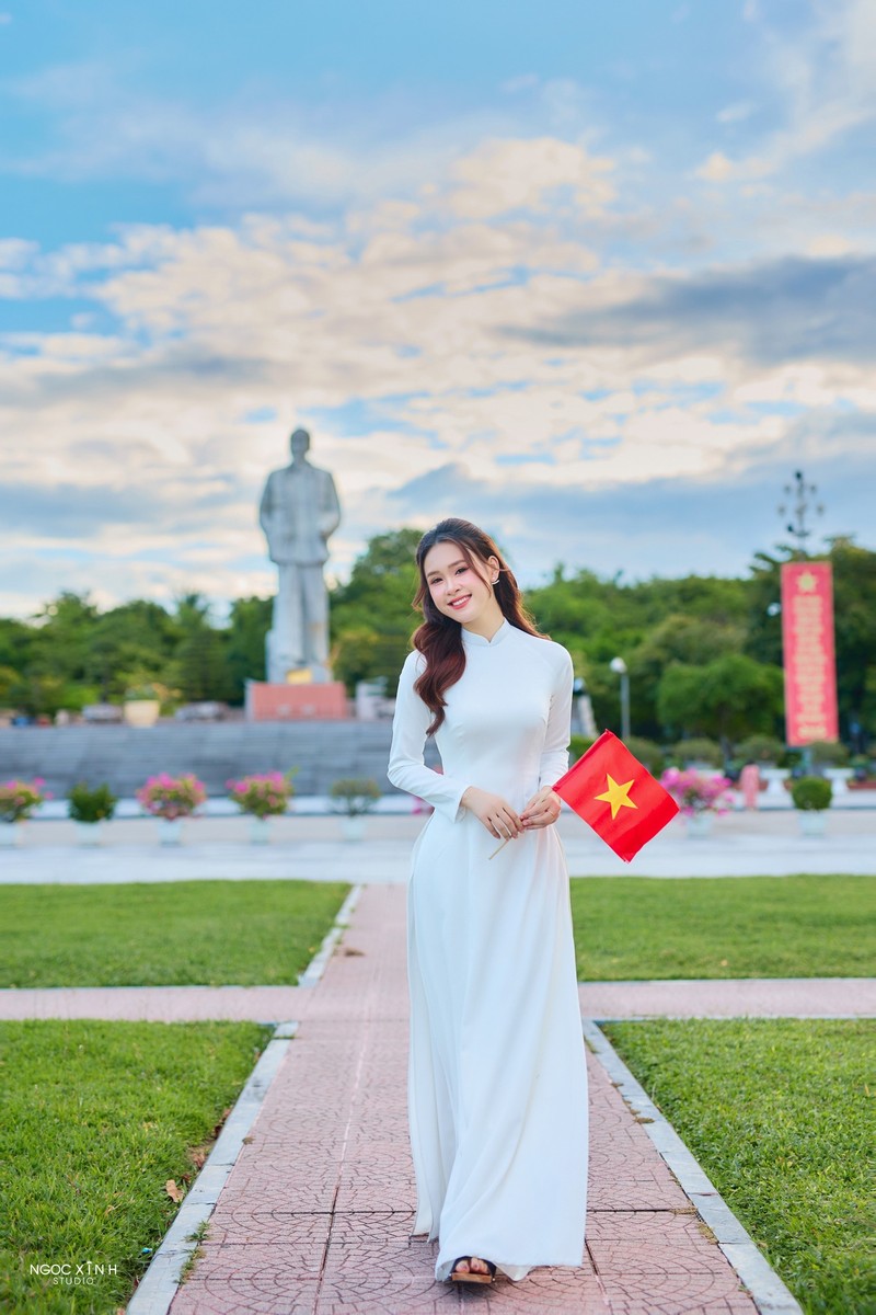 Nu MC dai Nghe An dien ao dai trang mung ngay Quoc khanh 2/9-Hinh-6