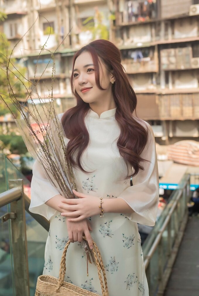 “Nu MC tre nhat VTV” nen na trong ta ao dai ngay Quoc khanh-Hinh-5