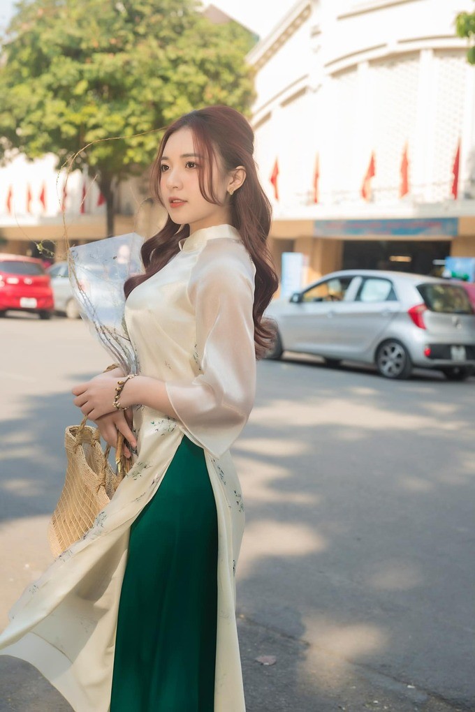 “Nu MC tre nhat VTV” nen na trong ta ao dai ngay Quoc khanh-Hinh-7