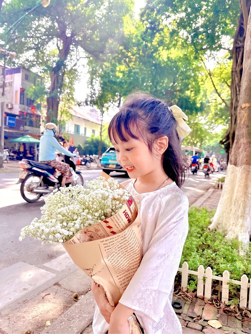 Nhung em be bat trend mua thu Ha Noi lam netizen thich thu-Hinh-8