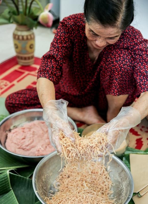 NSUT Ngoc Tan: Tren phim khac kho, ngoai doi tung di ban gio cha-Hinh-12