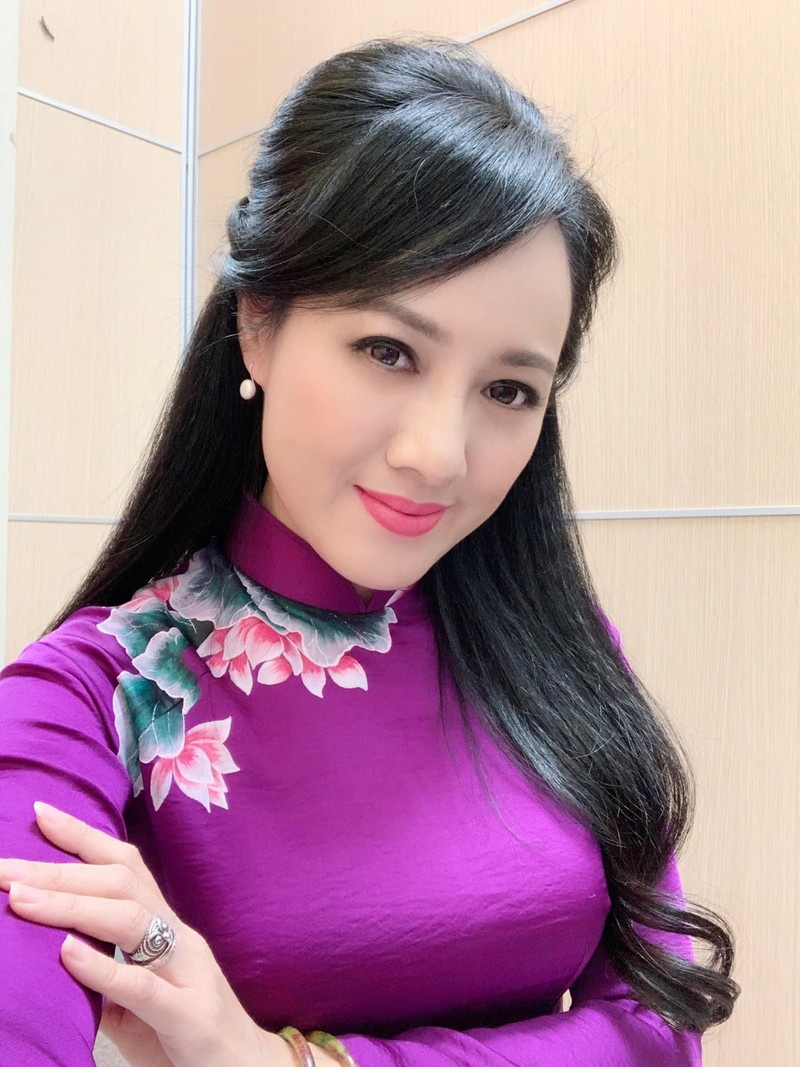 Netizen xuyt xoa truoc nhan sac hien tai cua BTV Hoai Anh-Hinh-2