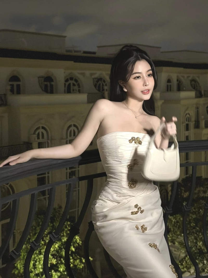 Noi tieng voi ao dai, 2 gai xinh cang cuon hut khi goi cam-Hinh-3