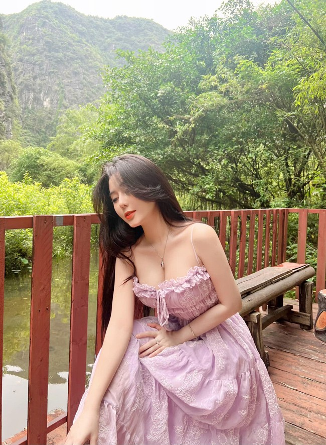 Noi tieng voi ao dai, 2 gai xinh cang cuon hut khi goi cam-Hinh-6