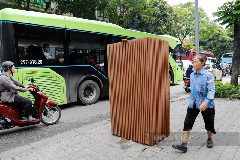 Bot dien va bon hoa tai Ha Noi “mac ao giap” nhua gia go-Hinh-2