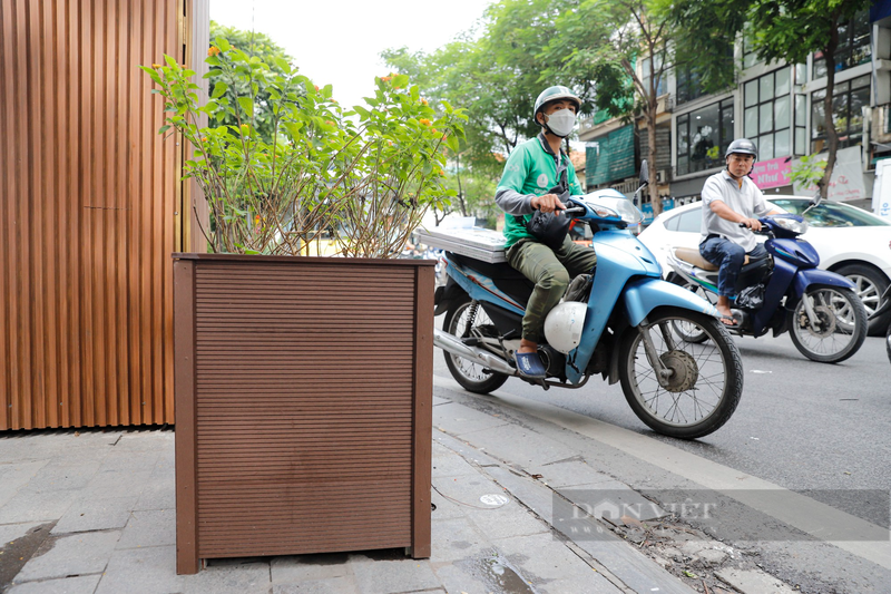 Bot dien va bon hoa tai Ha Noi “mac ao giap” nhua gia go-Hinh-6