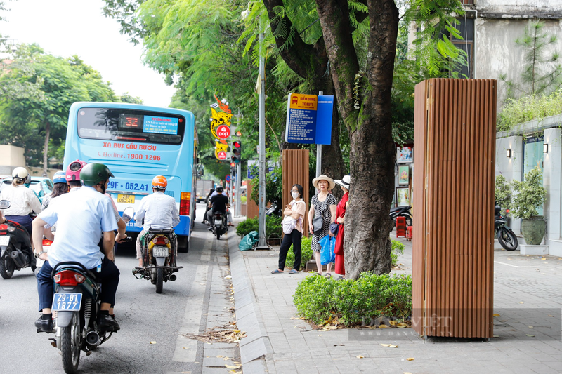 Bot dien va bon hoa tai Ha Noi “mac ao giap” nhua gia go-Hinh-9