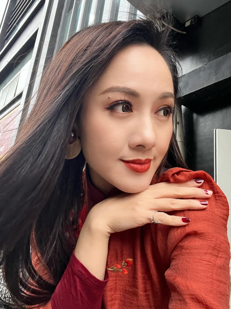 Ngam net tre trung, duyen dang cua BTV Hoai Anh o tuoi 43