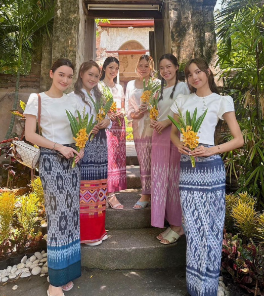 Khuon mat khong goc chet cua “bong hong lai” la ban than Lisa