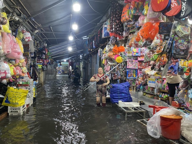 TP HCM: Du bao trieu cuong lon, dan lai lo nom nop-Hinh-2