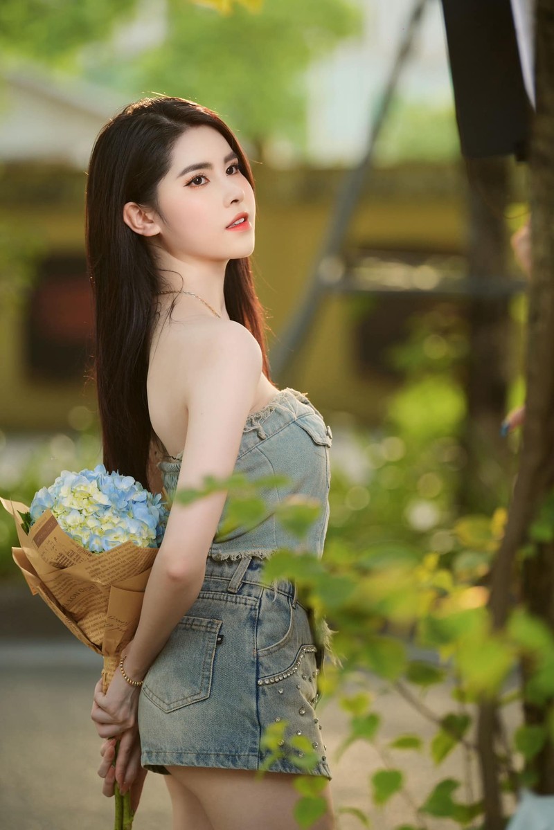 “Hot girl que lua” Thai Binh noi tieng vi lan da trang 