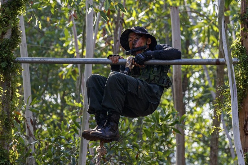 Canh sat co dong phong chong khung bo huan luyen trong gia ret-Hinh-10