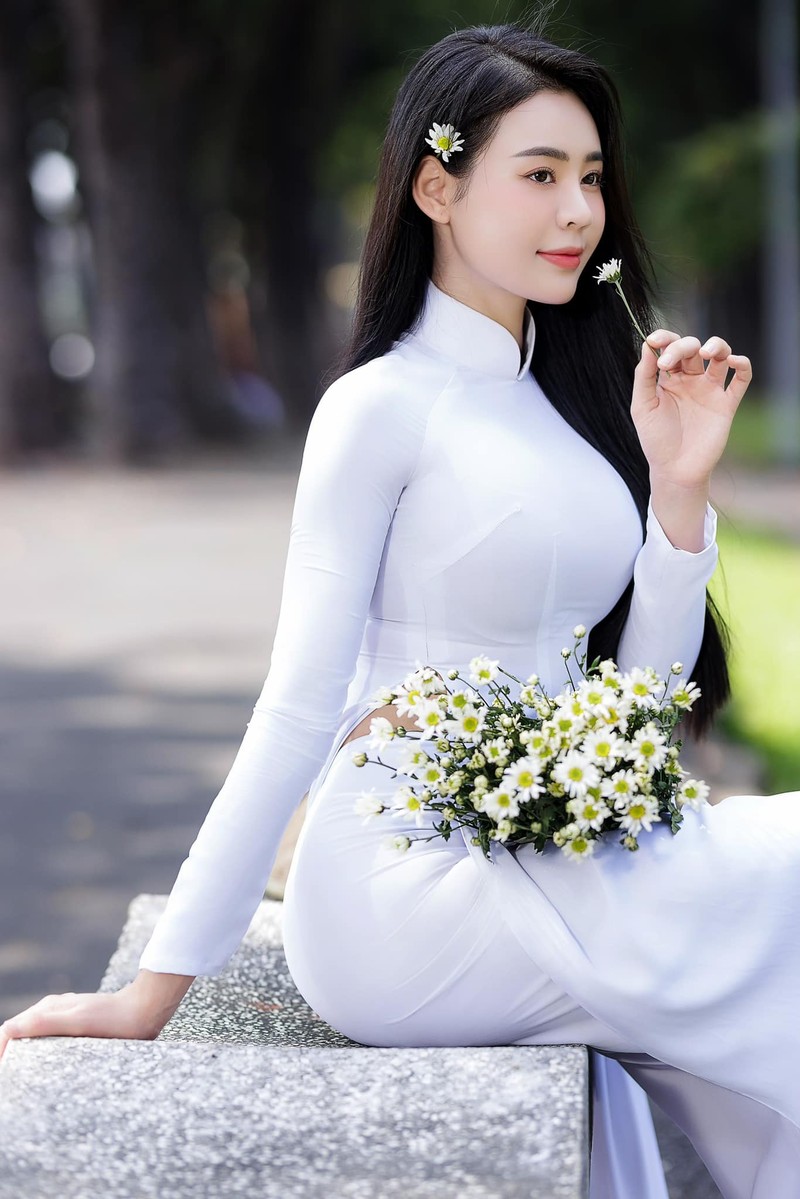 Dien ao dai do, nu gymer Phan Thiet khoe duong cong tuyet my-Hinh-11