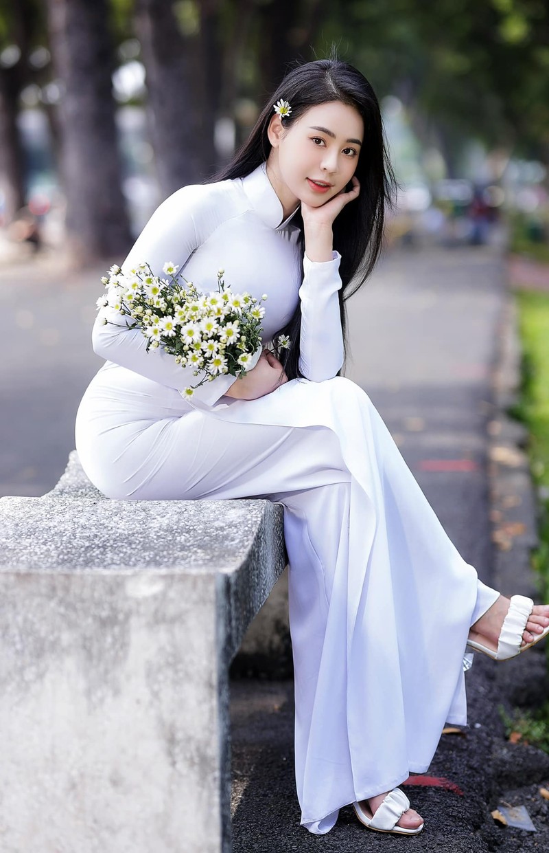 Dien ao dai do, nu gymer Phan Thiet khoe duong cong tuyet my-Hinh-12