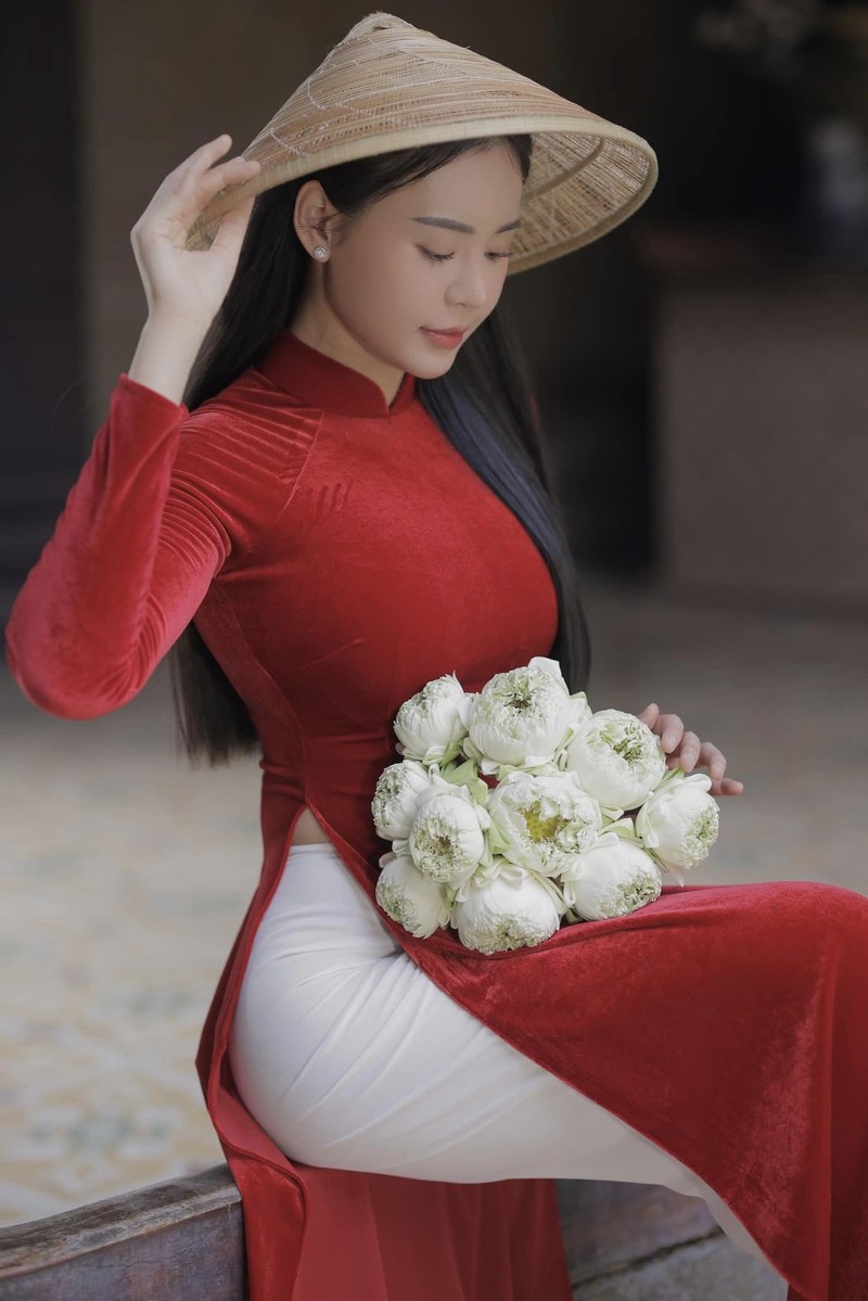 Dien ao dai do, nu gymer Phan Thiet khoe duong cong tuyet my-Hinh-8