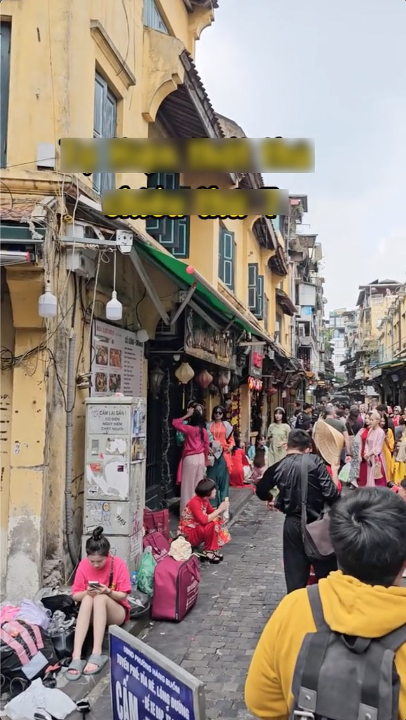 “Kiep nan” cua gioi tre chup ao dai Tet tai Ha Noi, nhin ma chan ngang-Hinh-3