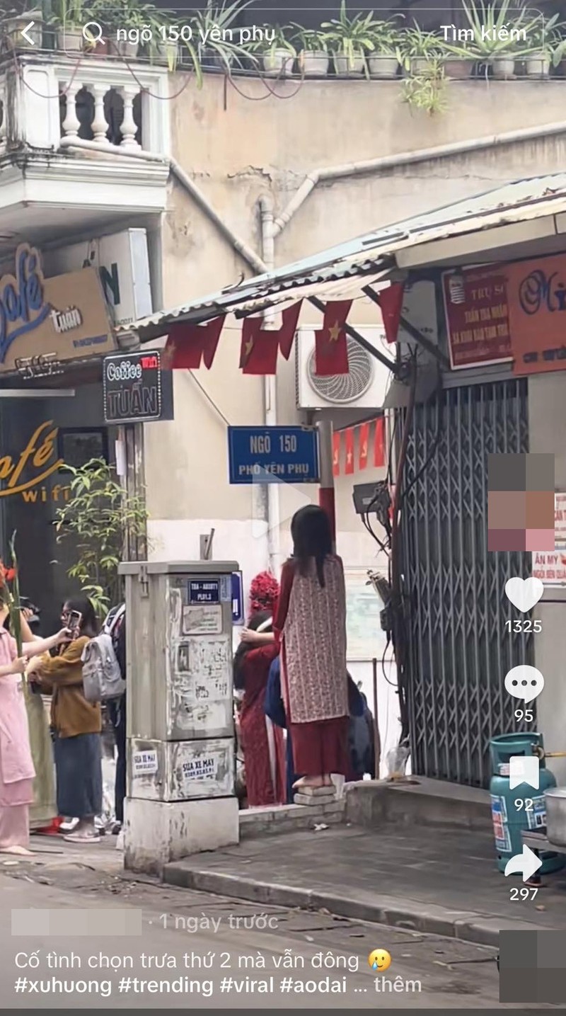 “Kiep nan” cua gioi tre chup ao dai Tet tai Ha Noi, nhin ma chan ngang-Hinh-9