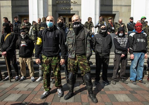 Right Sector lap don vi bao ve thu do Kiev
