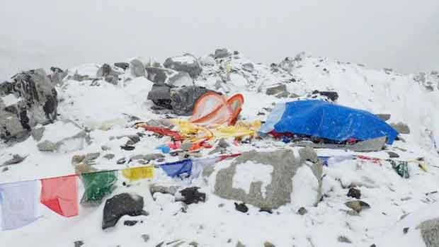 Dong dat Nepal: Them 1.000 nguoi leo nui Everest bi de doa