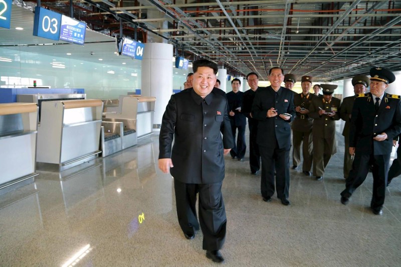 Tinh bao Han: Ong Kim Jong-un lenh hanh quyet 15 quan chuc