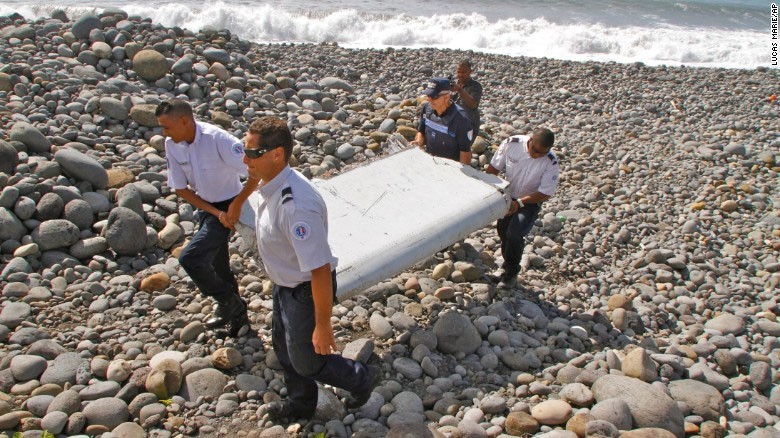 Dua manh vo nghi cua may bay MH370 toi Phap kiem tra