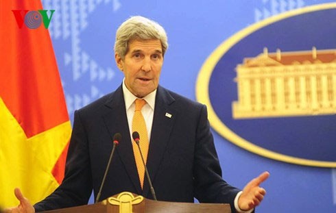 Ngoai truong John Kerry mong muon han gan vet thuong chien tranh