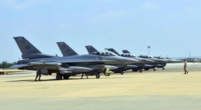 My dua 6 may bay F-16, 300 linh danh phien quan IS
