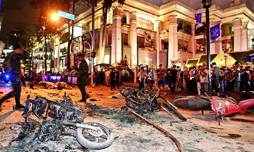 Vu no bom o Bangkok: Bat giu mot nghi pham (*)