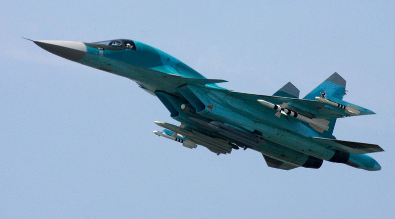 May bay Su-34 Nga danh IS lan dau trang bi ten lua
