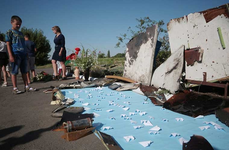 Dan Ukraine tuong nho cac nan nhan tham kich MH17-Hinh-2