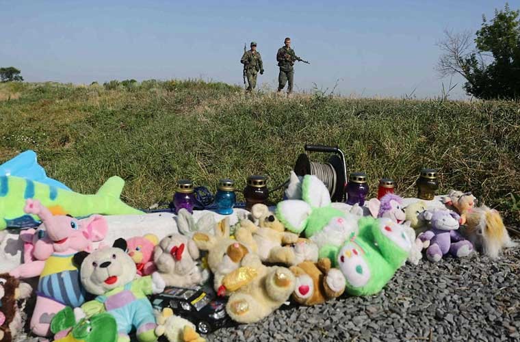 Dan Ukraine tuong nho cac nan nhan tham kich MH17-Hinh-5