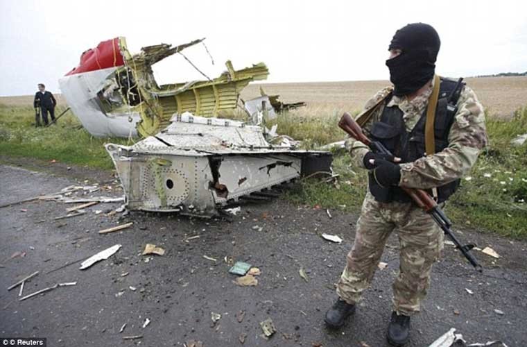 Dan Ukraine tuong nho cac nan nhan tham kich MH17-Hinh-9