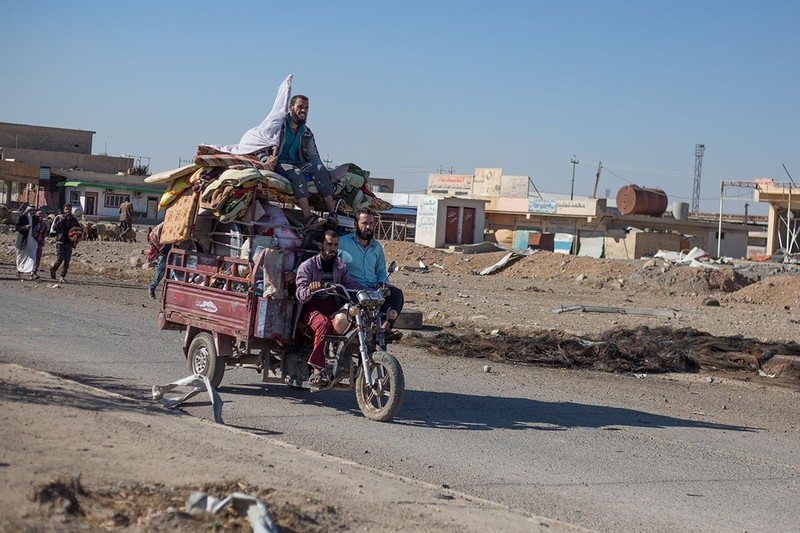 Chien dich danh IS o Mosul: Dong nguoi ao ao chay ti nan-Hinh-7