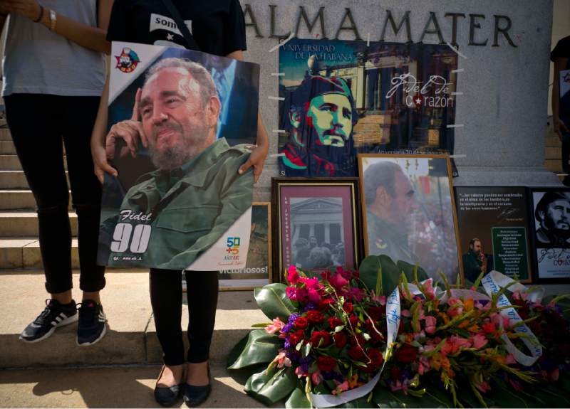 Anh: Nguoi dan Cuba khoc thuong lanh tu Fidel Castro-Hinh-9