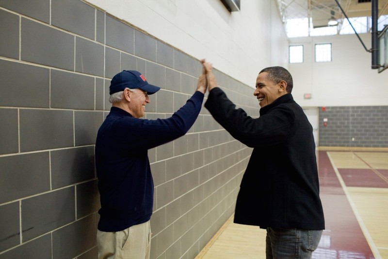 Anh than thiet giua Tong  thong Obama va Pho TT Biden-Hinh-14