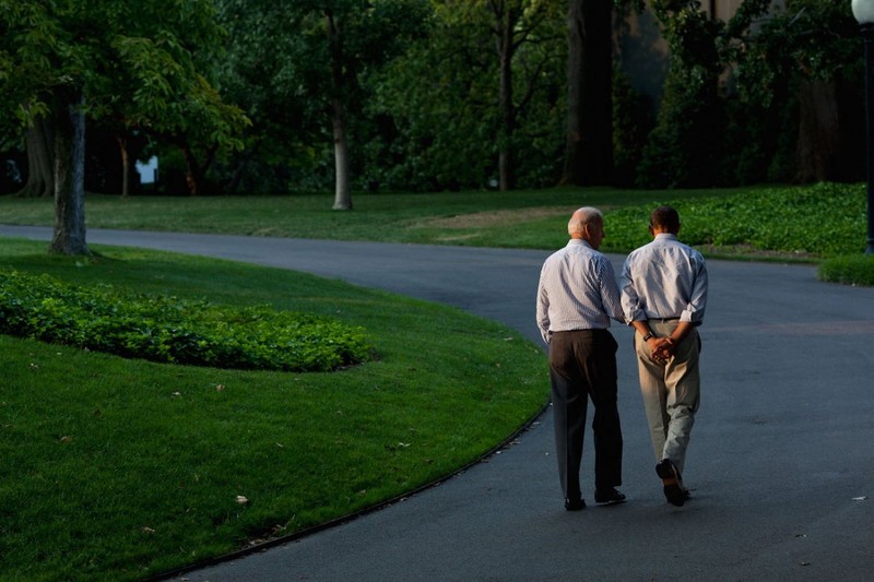 Anh than thiet giua Tong  thong Obama va Pho TT Biden-Hinh-6