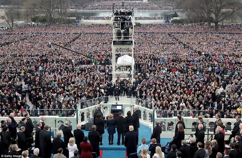 Hinh anh noi bat trong le nham chuc cua ong Donald Trump-Hinh-15