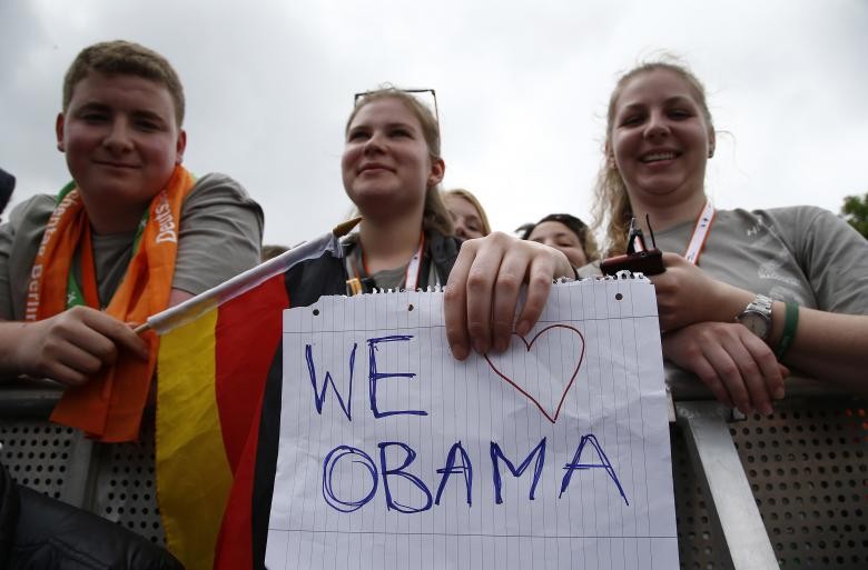 Anh: Cuu Tong thong Obama gap lai ba Merkel o Berlin-Hinh-10