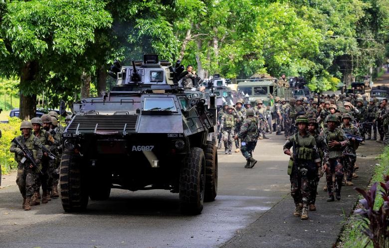 Toan canh linh Philippines tong tan cong nhom khung bo Maute-Hinh-17