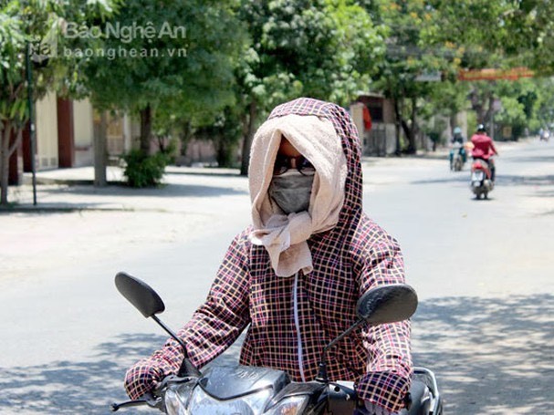 Cuoi te ghe voi thoi trang chong nang “kho do” cua 