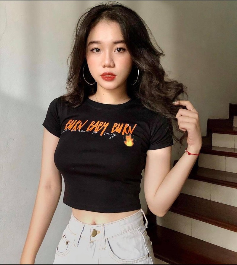 Nhuc mat phong cach dien ao phong ho hang phan cam tren Instagram-Hinh-8