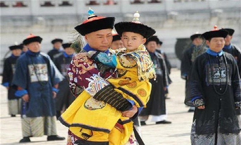 Nguoi Hoang de gan gui nhat khong phai hau phi?