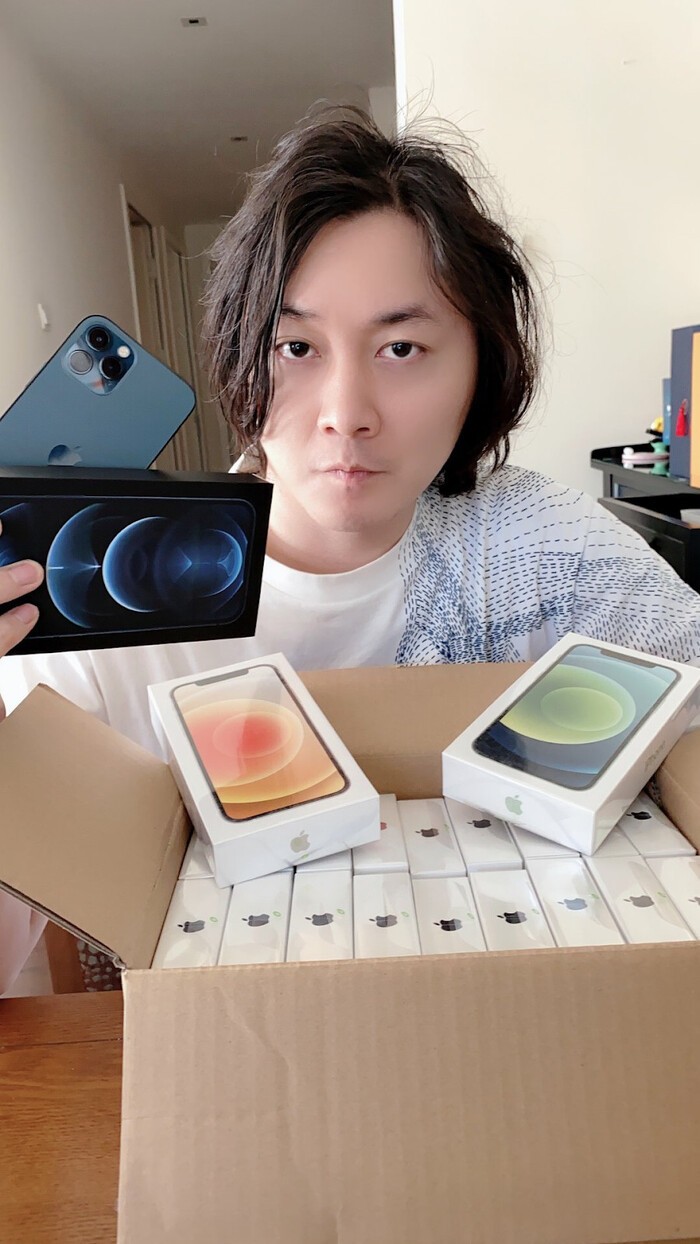 Streamer Trung Quoc dat mua ca thung iPhone 12 de tang fan-Hinh-8