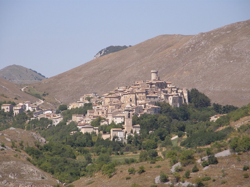 Tra tien cho nguoi toi song: Ngoi lang ki la o Italy-Hinh-3