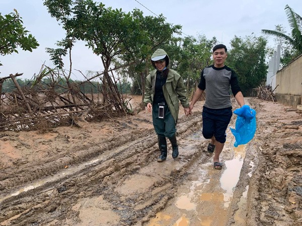 Me Ho Ngoc Ha chia se xuc dong tu ron lu mien Trung